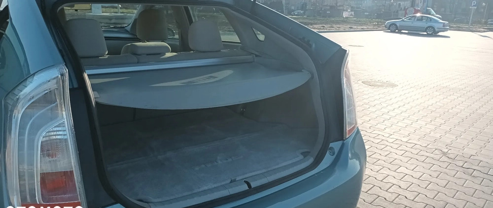 Toyota Prius cena 49900 przebieg: 185000, rok produkcji 2015 z Warszawa małe 742